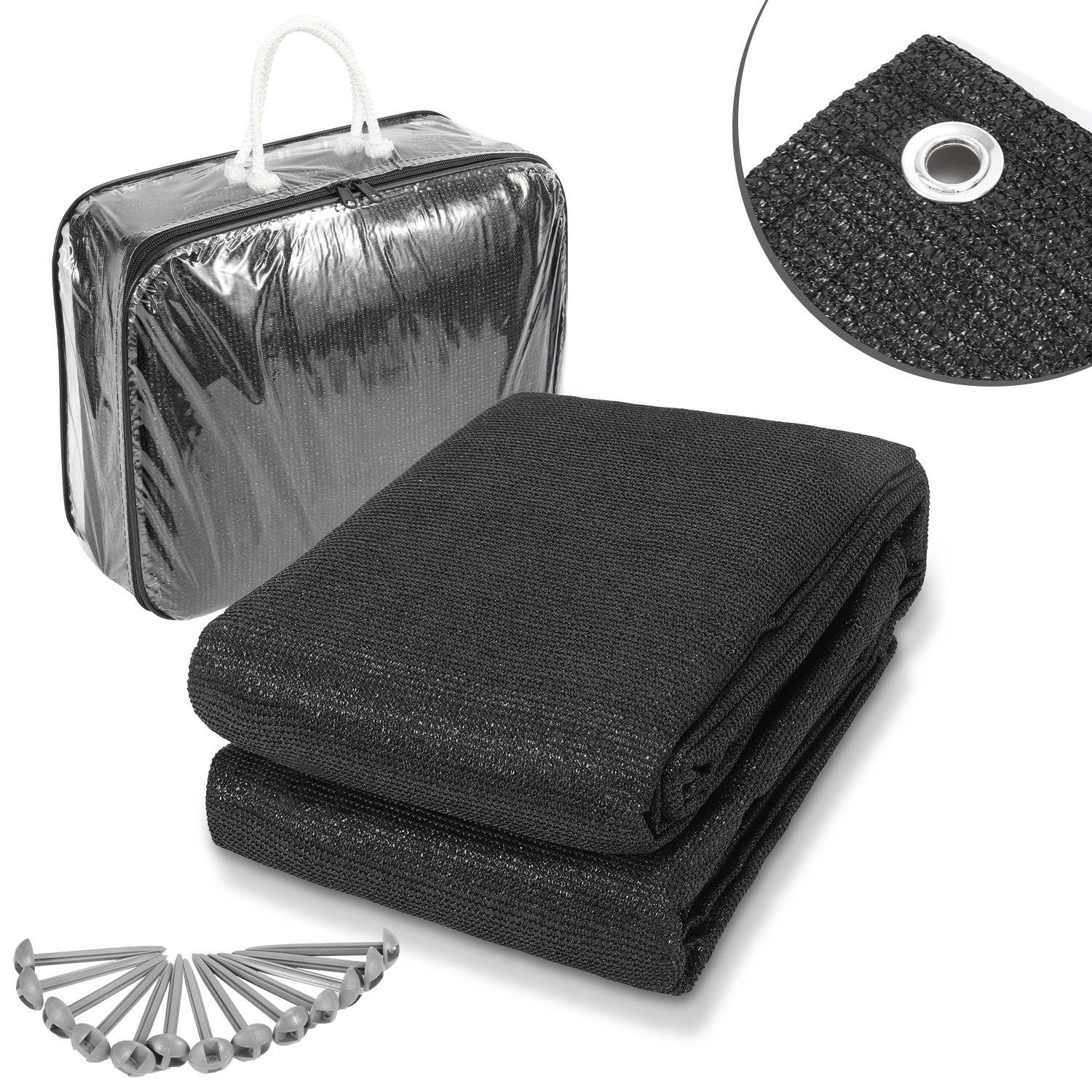 Ein schwarzes Schattentuch, zusammengefaltet neben einer passenden Aufbewahrungstasche, Metallösen und Erdheringen.