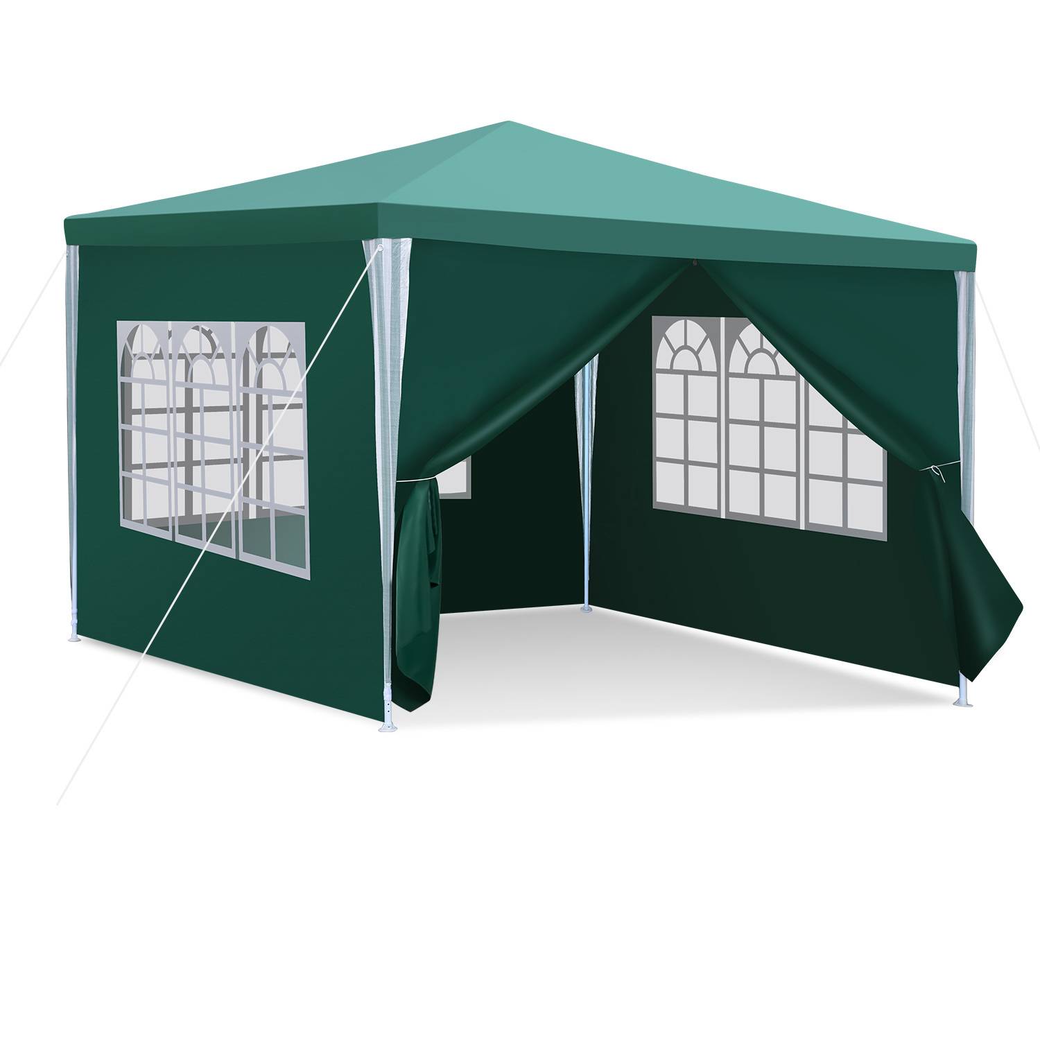 Ein grünes Outdoor-Zelt mit weißen Fenstern und einem offenen Eingang, das durch Seile an jeder Ecke gestützt wird. Geeignet für Gartenveranstaltungen oder als Sonnenschutz.