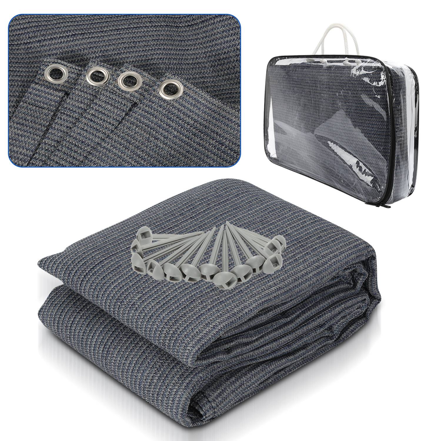 Graue Outdoor-Sonnensegel mit Metalltüllen und Seilen, verpackt in einem transparenten Reißverschlussbeutel mit weißen Griffen.