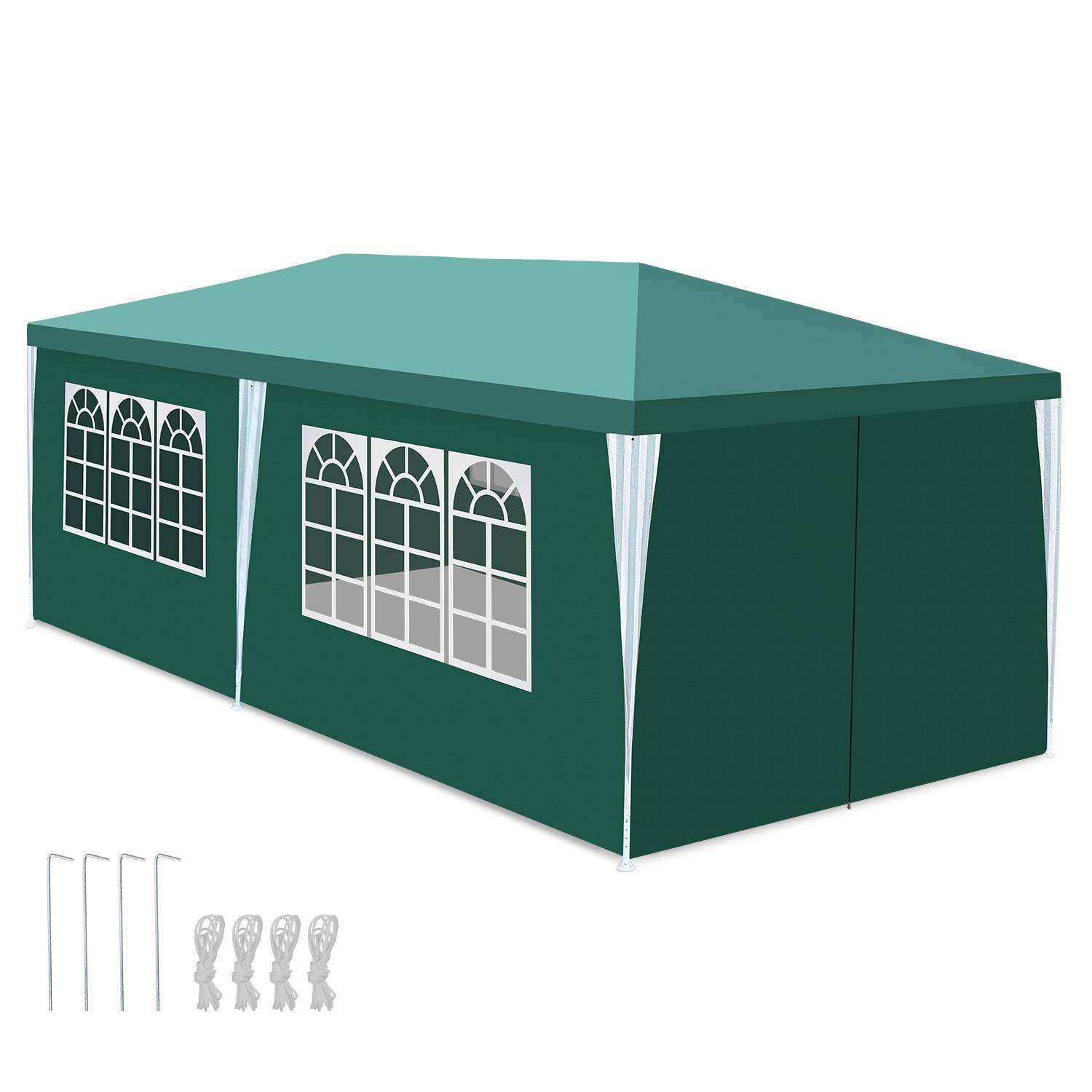 Ein großes grünes Outdoor-Pavillonzelt mit Bogenfenstern, weißen Vorhängen und mitgelieferten Heringen und Seilen, geeignet für Veranstaltungen oder Zusammenkünfte.