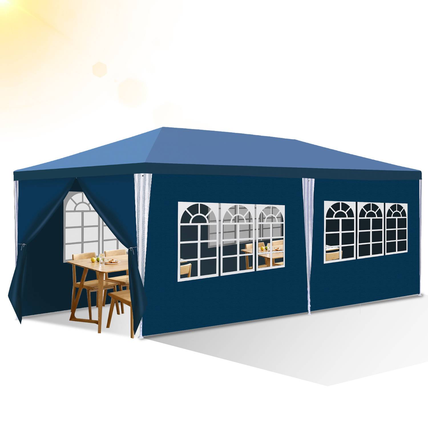 Ein blauer Outdoor-Zelt mit zwei Seiten, die große Fensterpaneele aufweisen, und einer Einstiegslasche, die geöffnet ist und einen Tisch und Stühle im Inneren offenbart.