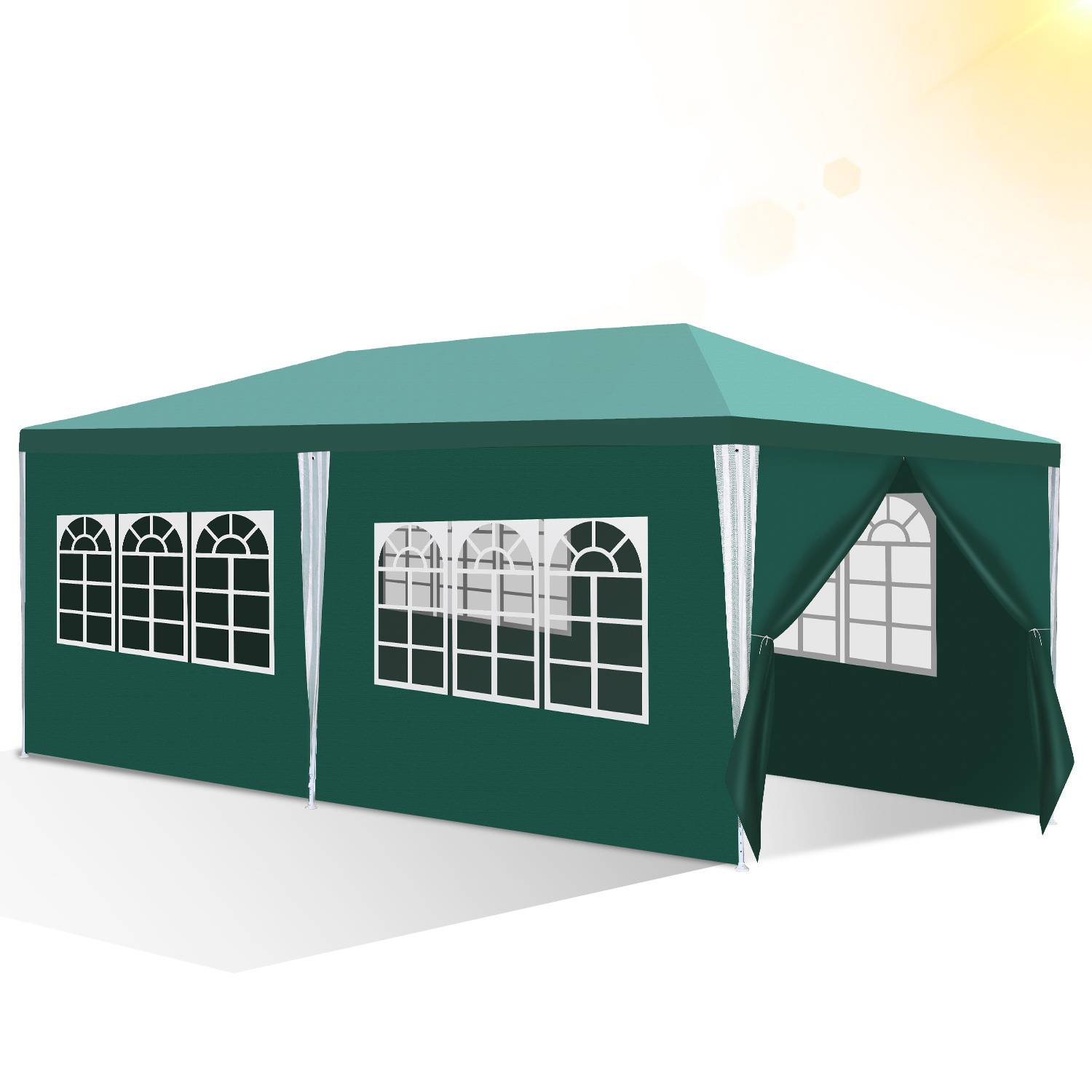 Ein grünes Outdoor-Eventzelt mit verglasten Seitenwänden und einem offenen Eingang, aufgestellt unter einem sonnigen Himmel.