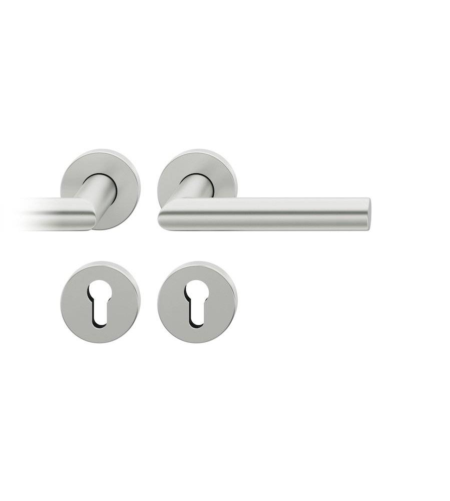 Silberne Türgriffe mit kreisförmigen Rosetten und passenden Schlüssellochblenden, vor weißem Hintergrund gezeigt.