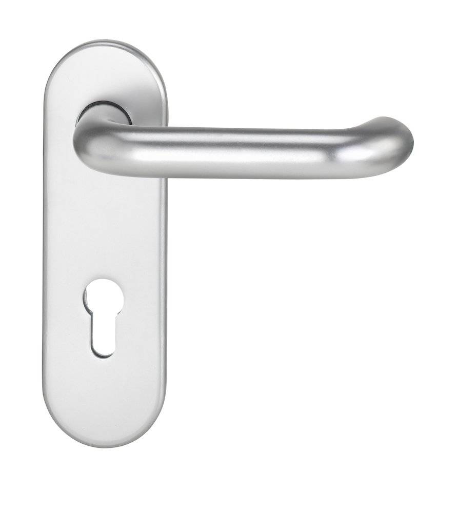 Silberfarbener Türgriff mit horizontalem Hebel auf einer vertikalen rechteckigen Basis mit einem Schlüsselloch am unteren Ende.