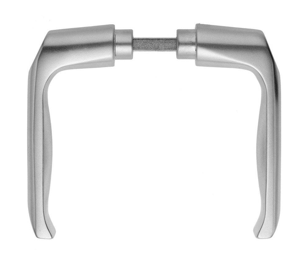 Silberner Türgriff mit modernem, kantigem Design und einem horizontalen Verbindungsstab in der Mitte, freigestellt auf weißem Hintergrund.