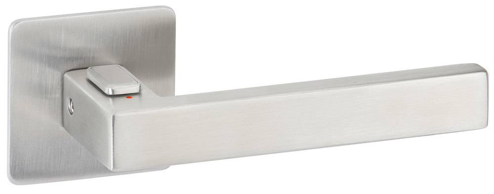 Ein moderner, silberner Türgriff mit rechteckiger Gestaltung vor einem weißen Hintergrund.