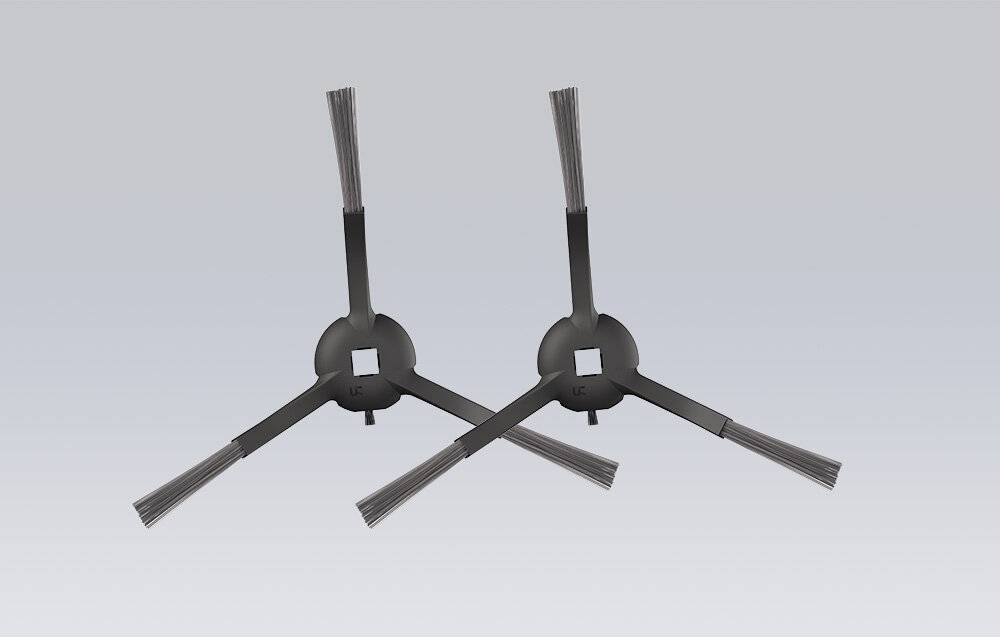 Zwei schwarze, dreiarmige Roboterstaubsauger-Bürsten mit grauen Borsten werden vor einem einfachen Hintergrund angezeigt, was auf Ersatzbürsten hindeutet.