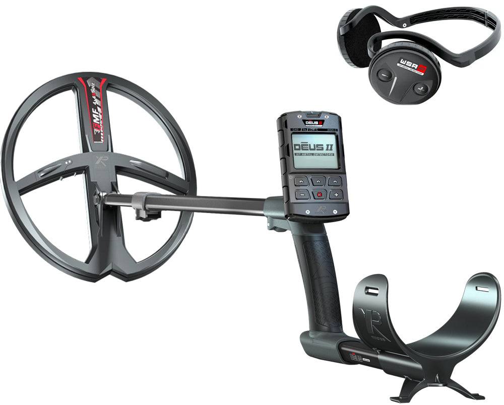 Metalldetektor 'DEUS II' mit runder Suchspule, digitaler Anzeige und Kopfhörern, entwickelt für fortgeschrittene Metallsuche.