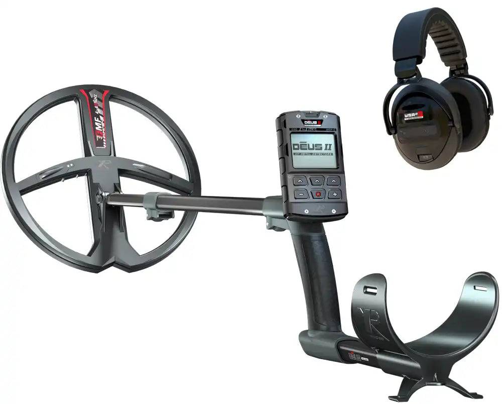 Ein Metallsuchgerät mit Steuereinheit und drahtlosen Kopfhörern, Modell 'DEUS II', ausgestattet mit fortschrittlicher Suchtechnologie und ergonomischem Design.