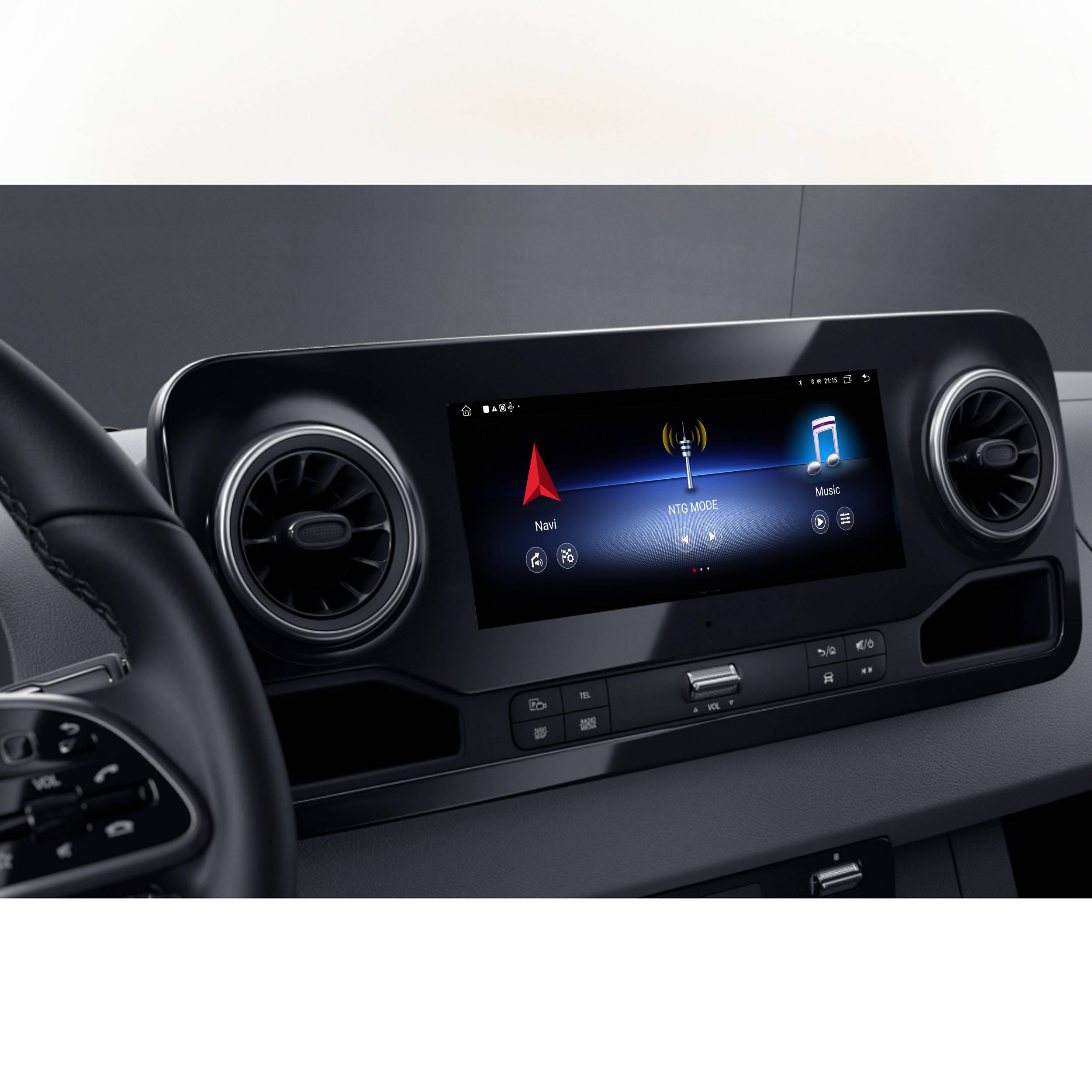 Ein Armaturenbrett-Display zeigt eine Touchscreen-Schnittstelle mit Symbolen für Navigation und Musik, flankiert von zwei kreisrunden Lüftungsöffnungen.