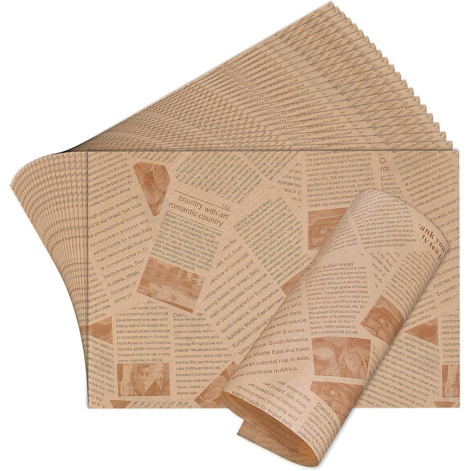 Zeitungsmuster-Geschenkpapier mit Bildern und Text in Sepia-Tönen, das kleine Artikel und Fotos wiederholt für dekorative Zwecke zeigt.