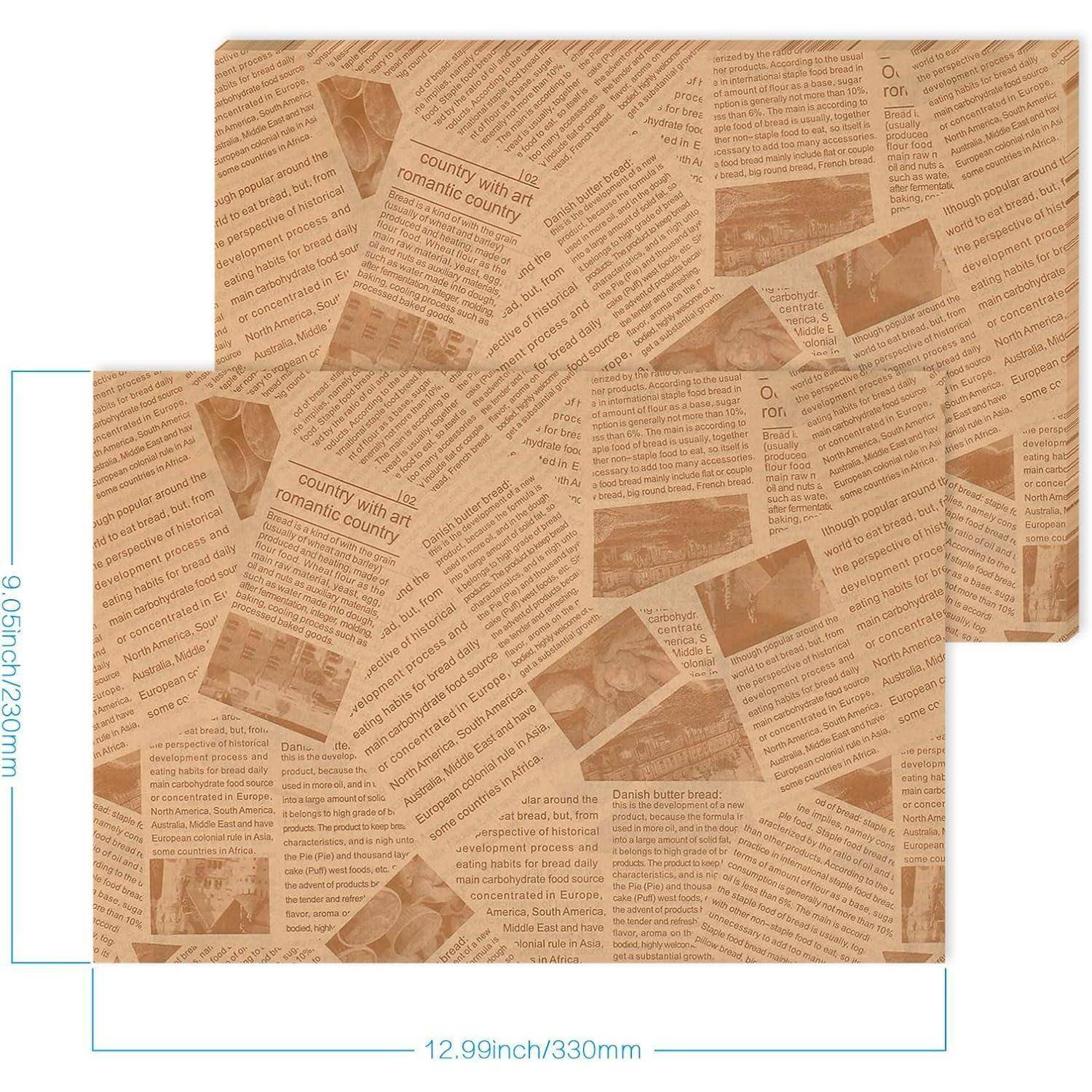 Rechteckige Papier-Tischsets mit überlappendem Zeitungsdruckdesign; Abmessungen sind 12,99 Zoll x 9,05 Zoll.