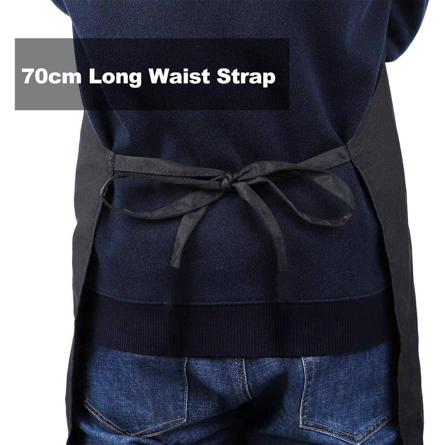 Eine Person trägt einen dunklen Pullover mit einer schwarzen Schürze, die hinten zu einer Schleife gebunden ist. Text lautet '70cm langer Taillengurt'.