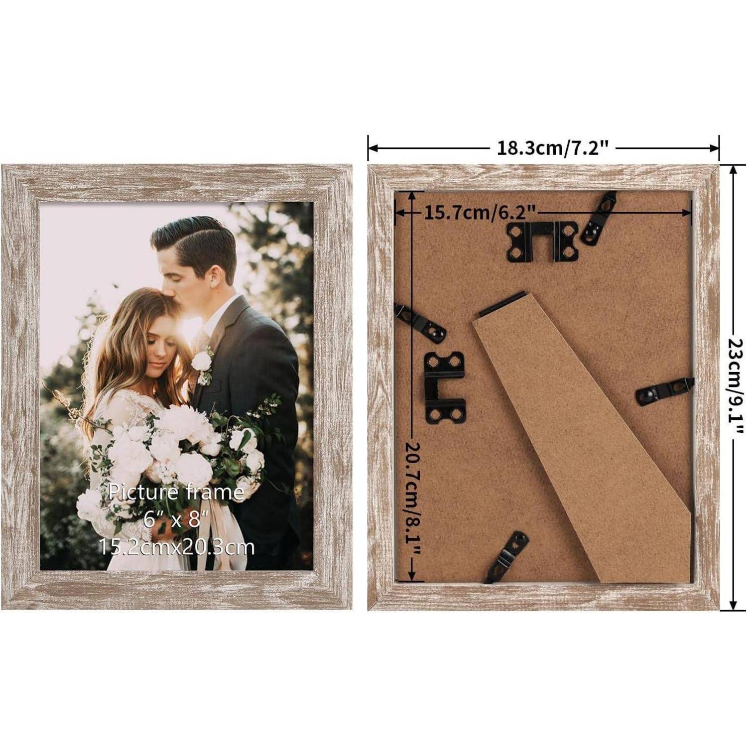 Zwei Holz-Fotorahmen: links zeigt ein sich umarmmendes Paar, rechts die Rückseite des Rahmens mit Abmessungen von 18,3 cm x 23 cm und Aufstellmöglichkeiten.