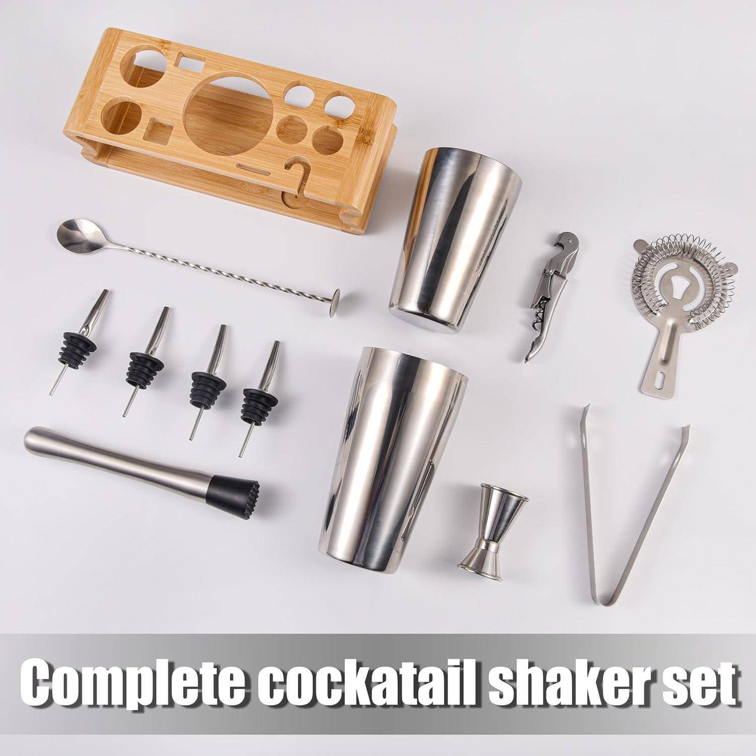 Komplettes Cocktail-Shaker-Set: Enthält Shaker, Messbecher, Sieb, Bar-Löffel, Muddler, Ausgießer, Korkenzieher, Zange und Holzständer.