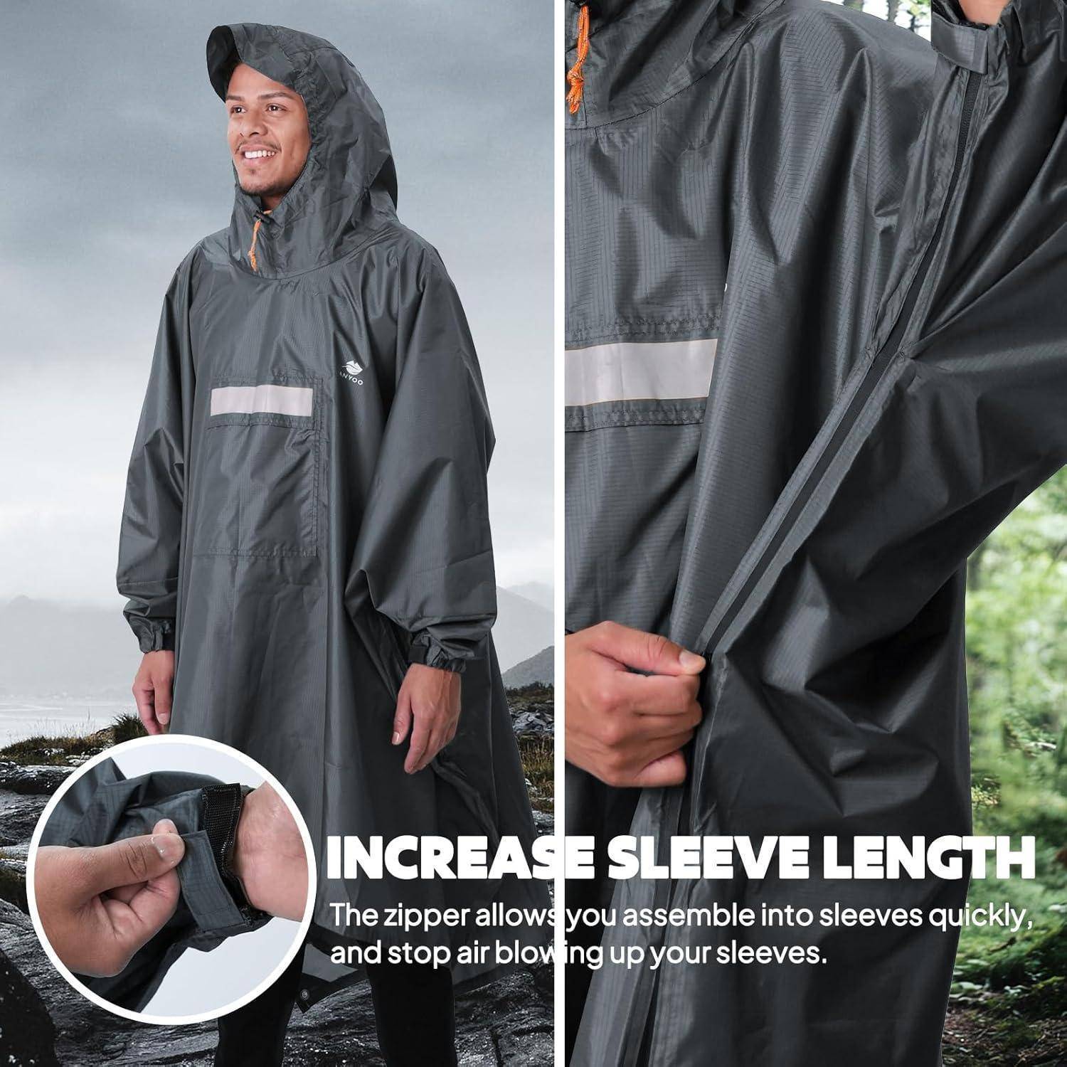 Person mit einem wetterfesten Poncho am Meer, der eine Reißverschlussfunktion zum Anpassen der Ärmellänge und Verhindern von Lufteintritt demonstriert.