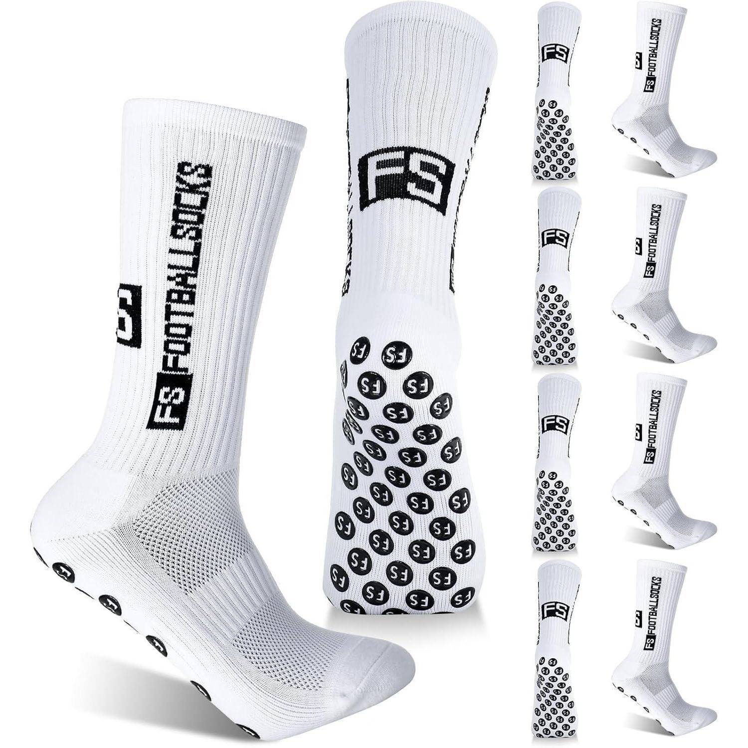 Weiße Sportsocken mit 'FS FootballSocks' und rutschfester Sohle. Mehrere Winkel zeigen die Designmerkmale.