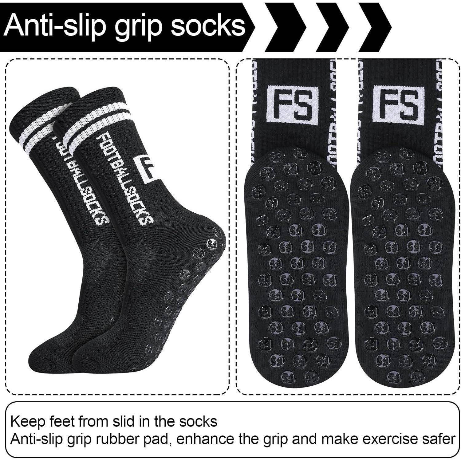 Rutschfeste Griff-Socken mit Gummipads helfen beim Verhindern von Rutschen, verbessern den Halt für sichereres Training. Schwarze Socken mit der Beschriftung FOOTBALL SOCKS und FS.