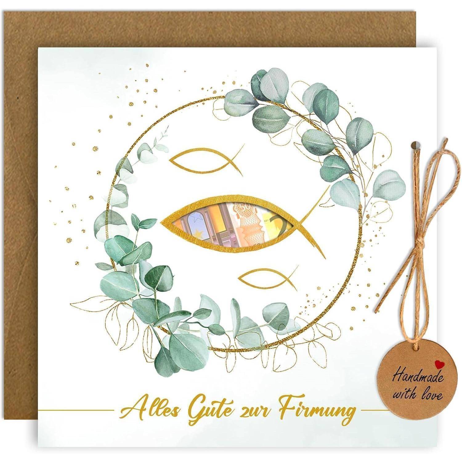 Eine Glückwunschkarte mit der Aufschrift 'Alles Gute zur Firmung' und einem Goldfisch-Symbol, umgeben von grünen Blättern, mit einer Schnur und einem Anhänger versehen, auf dem 'Handgemacht mit Liebe' steht.