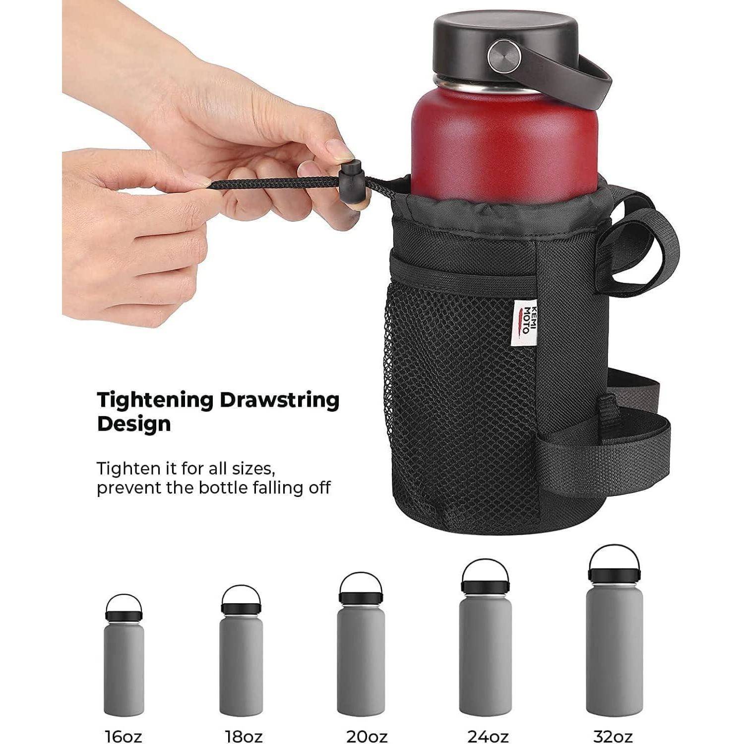 Eine Hand zieht den Kordelzug an einem schwarzen Halter fest, der eine rote Wasserflasche sichert. Text: „Kordelzug-Design