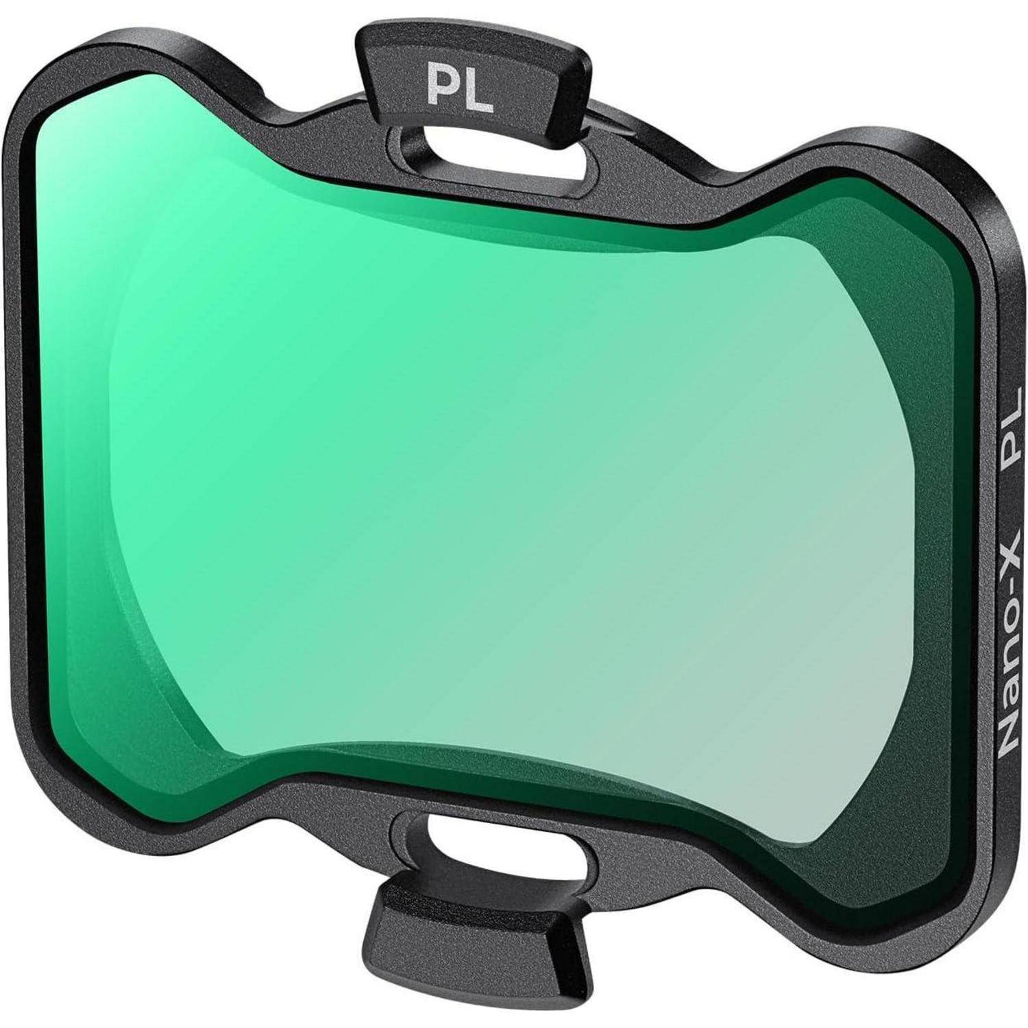 Polarisationsfilter mit 'PL'-Kennzeichnung, mit grün getönter Oberfläche. Wird verwendet, um Reflexionen und Blendung in der Fotografie zu reduzieren.