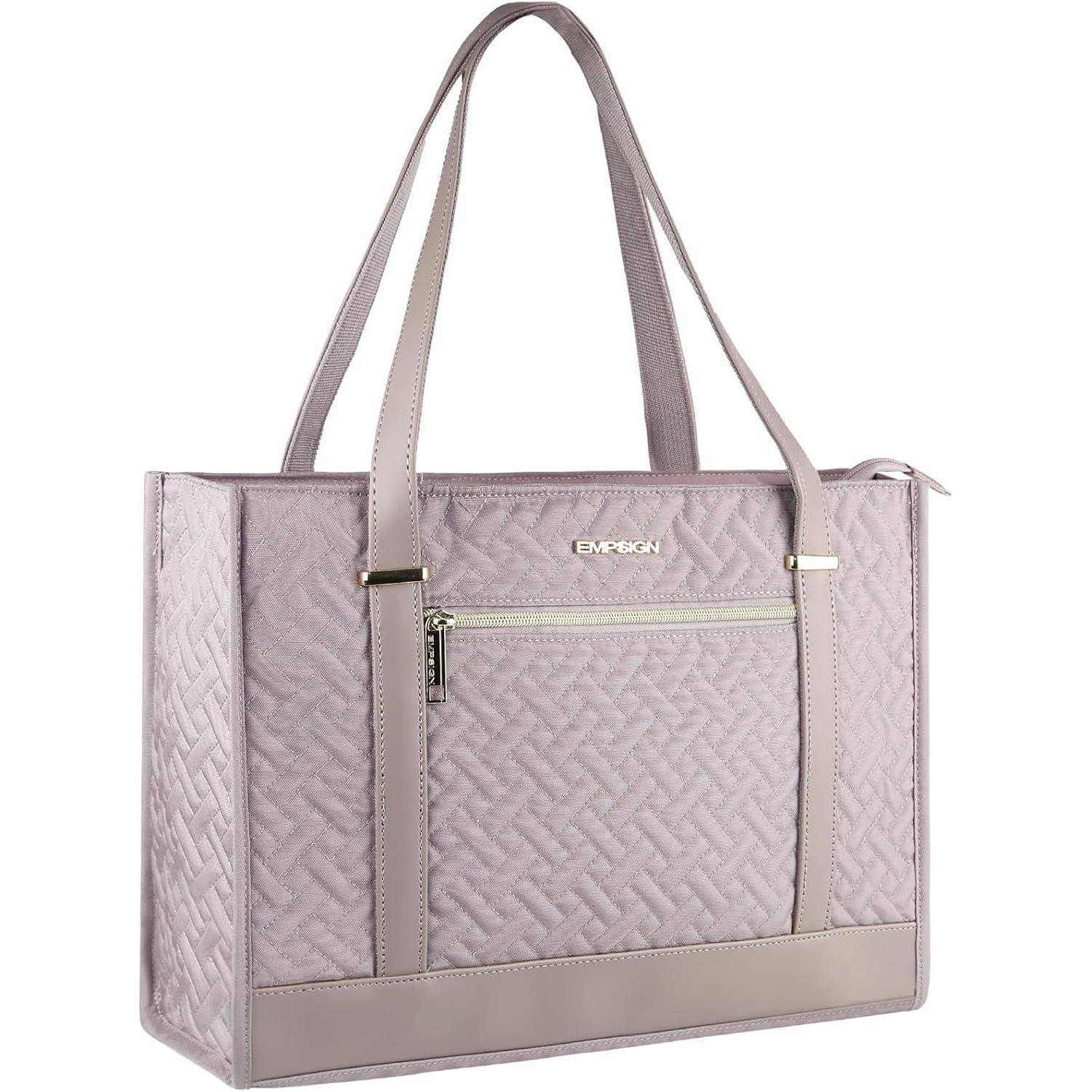 Eine stilvolle, strukturierte hellviolette Handtasche mit langen Trägern und goldener Reißverschlussdetail, auf der Vorderseite mit 'Empesign' beschriftet.