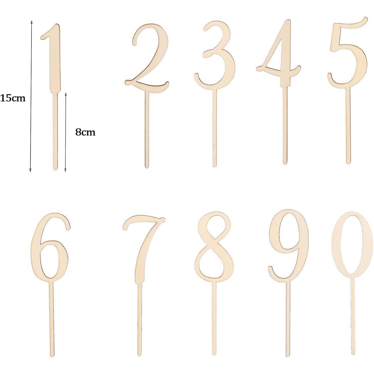 Satz Tortenaufsätze aus Holz, Zahlen 0 bis 9, jede mit dünner Stickbasis. Zwei Höhenoptionen: 8 cm und 15 cm, durch ein Lineal dargestellt.