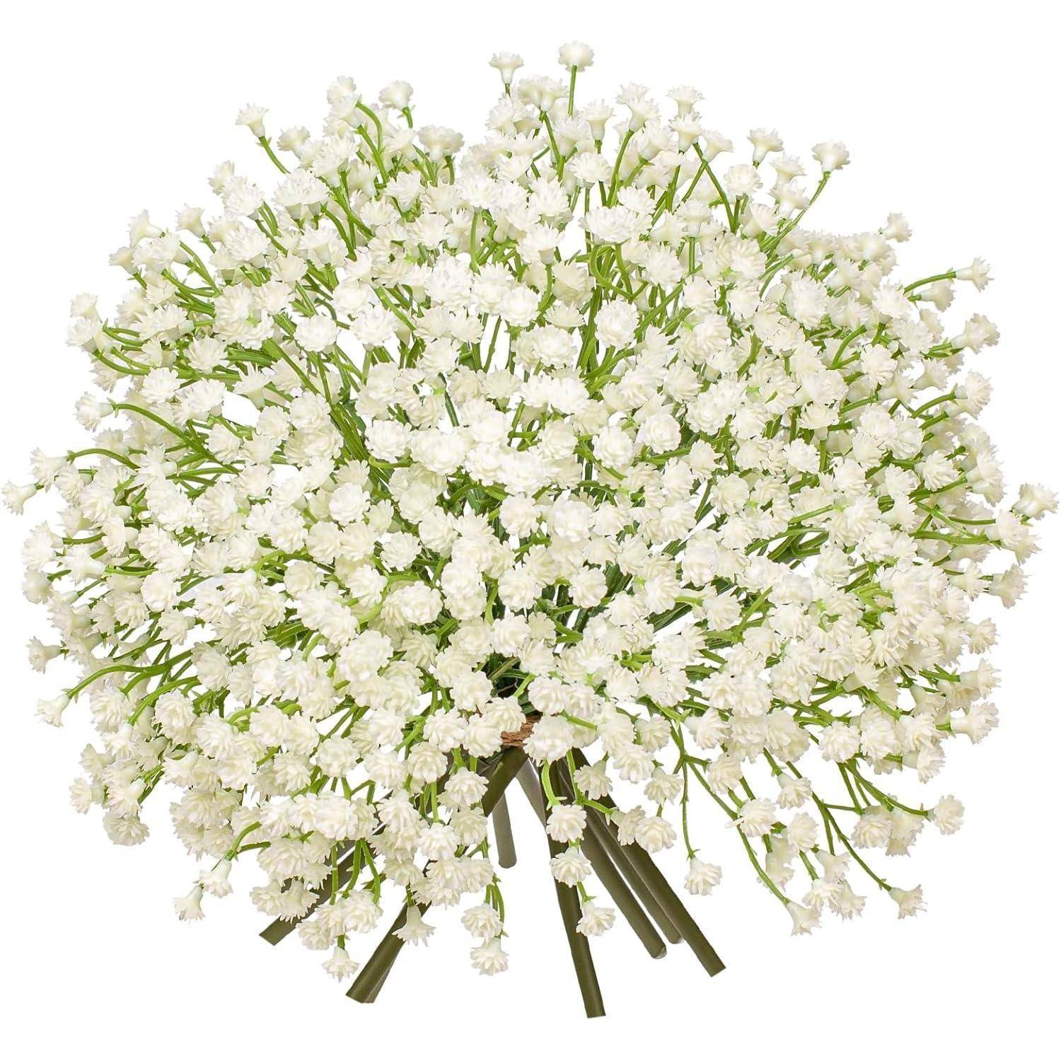 Ein Blumenstrauß aus weißen Schleierkraut-Blumen, von oben betrachtet, mit kleinen, zarten Blütengruppen, die eine volle, runde Form bilden.