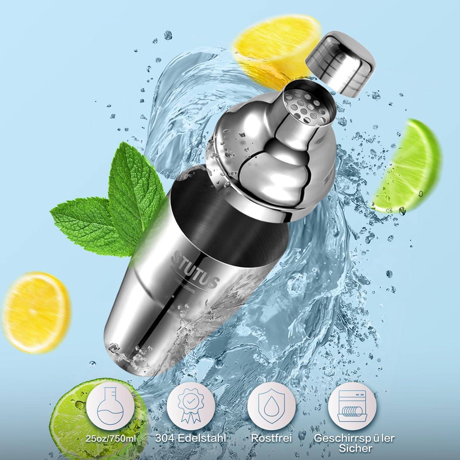 Ein Cocktail-Shaker aus Edelstahl mit eingraviertem Logo, umgeben von Zitronen- und Limettenscheiben, frischer Minze und Wasserspitzern auf einem hellblauen Hintergrund. Unterhalb befinden sich Symbole mit den Aufschriften '25oz/750ml', '304 Edelstahl', 'Rostfrei', 'Geschirrspüler Sicher'.