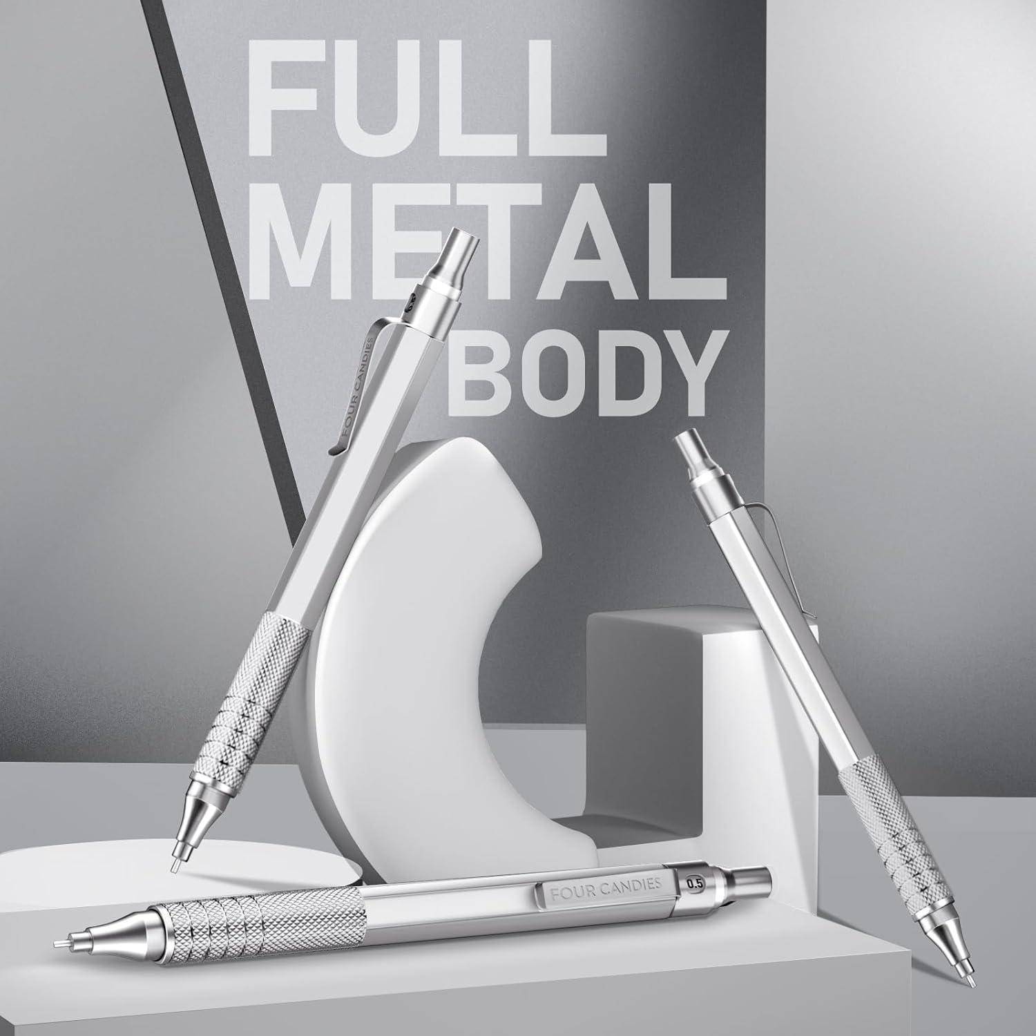 Drei metallische Stifte sind kunstvoll vor einem geometrischen Hintergrund angeordnet, mit dem Text 'FULL METAL BODY', der ihr Design betont.