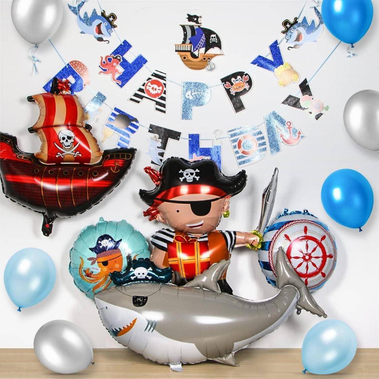 Eine Piraten-Themen-Geburtstagsparty-Dekoration mit einer 