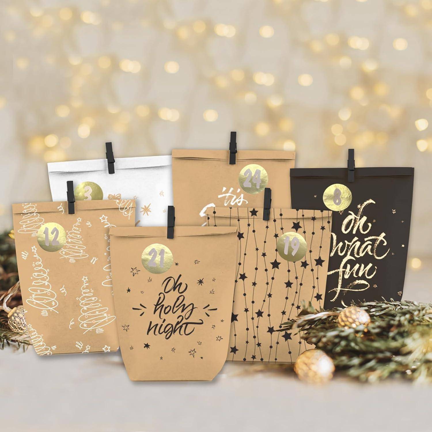 Dekorative Geschenktüten mit festlichen Designs und Phrasen wie 