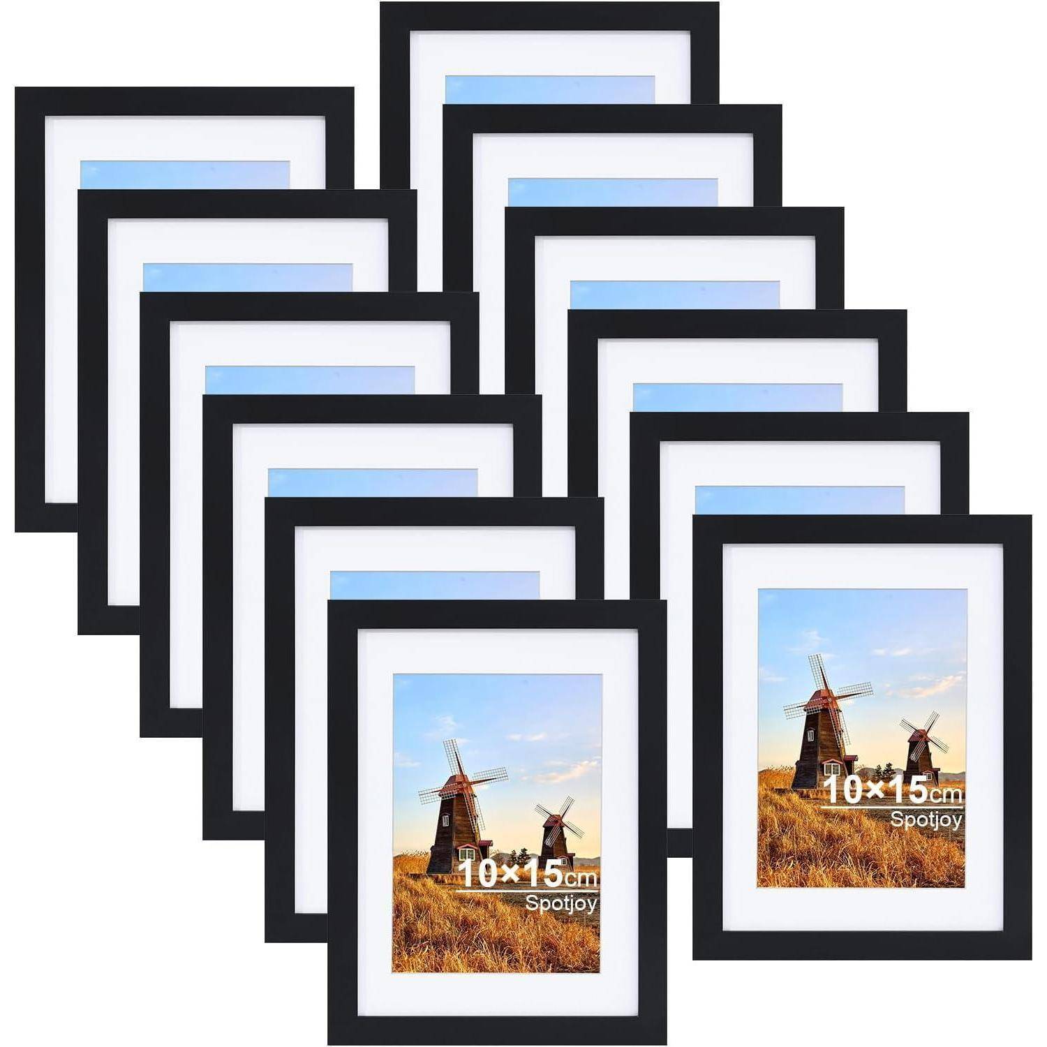 Set mit 12 schwarzen Bilderrahmen, wobei jeder Rahmen ein Foto einer Windmühle auf einem Feld an einem sonnigen Tag zeigt. Rahmengröße: 10x15 cm.
