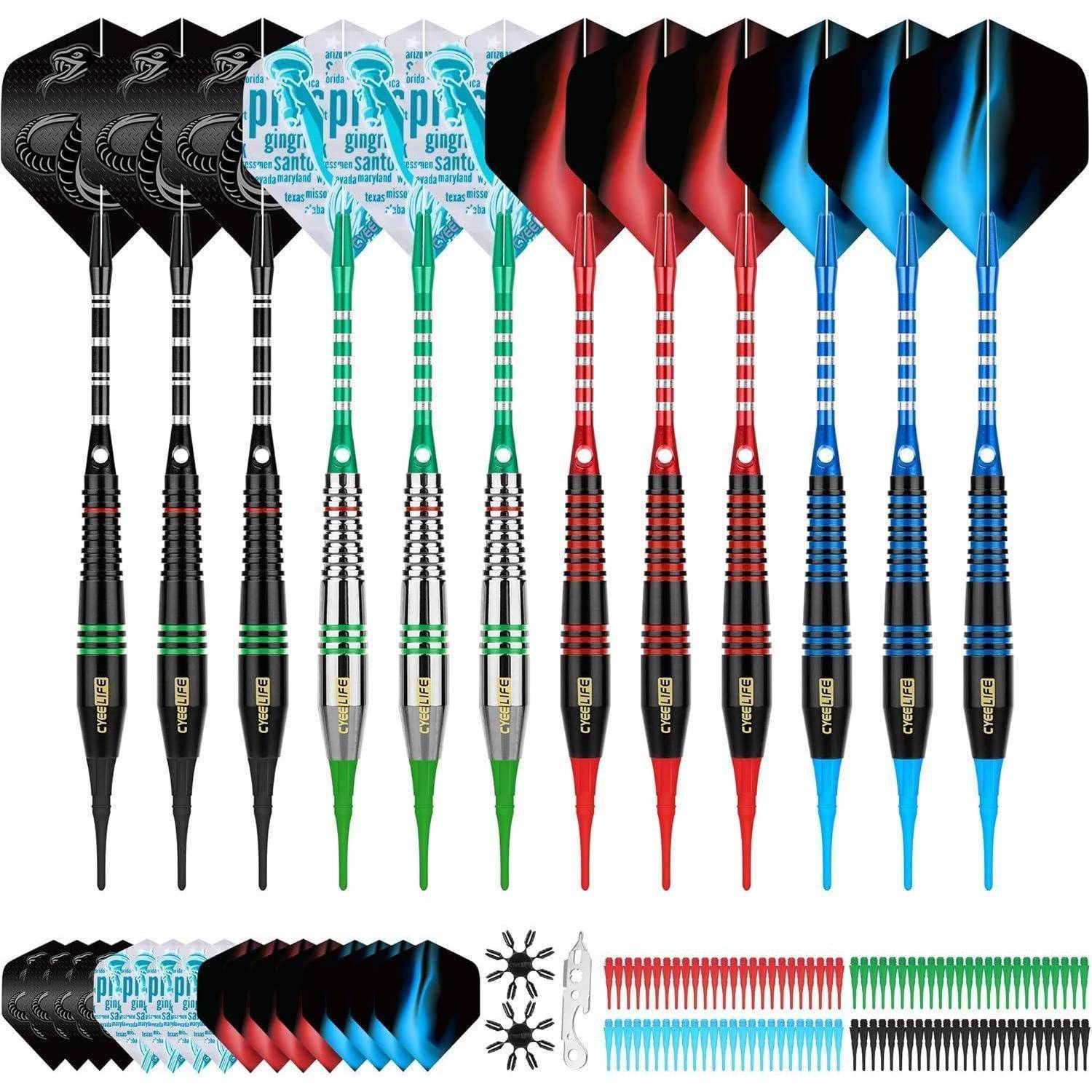 Ein Satz von zwölf Dartpfeilen mit bunten Flights in Schwarz, Blau und Rot, angeordnet mit Ersatzspitzen und Flights, die Variation veranschaulichen.
