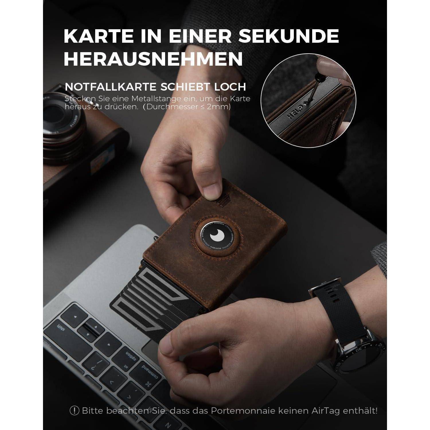 Eine Hand schiebt eine Karte durch ein kleines Loch aus einem Geldbeutel, gezeigt neben einem Laptop. Der Text gibt Anweisungen zur Kartenentfernung mit einem Metalltool.