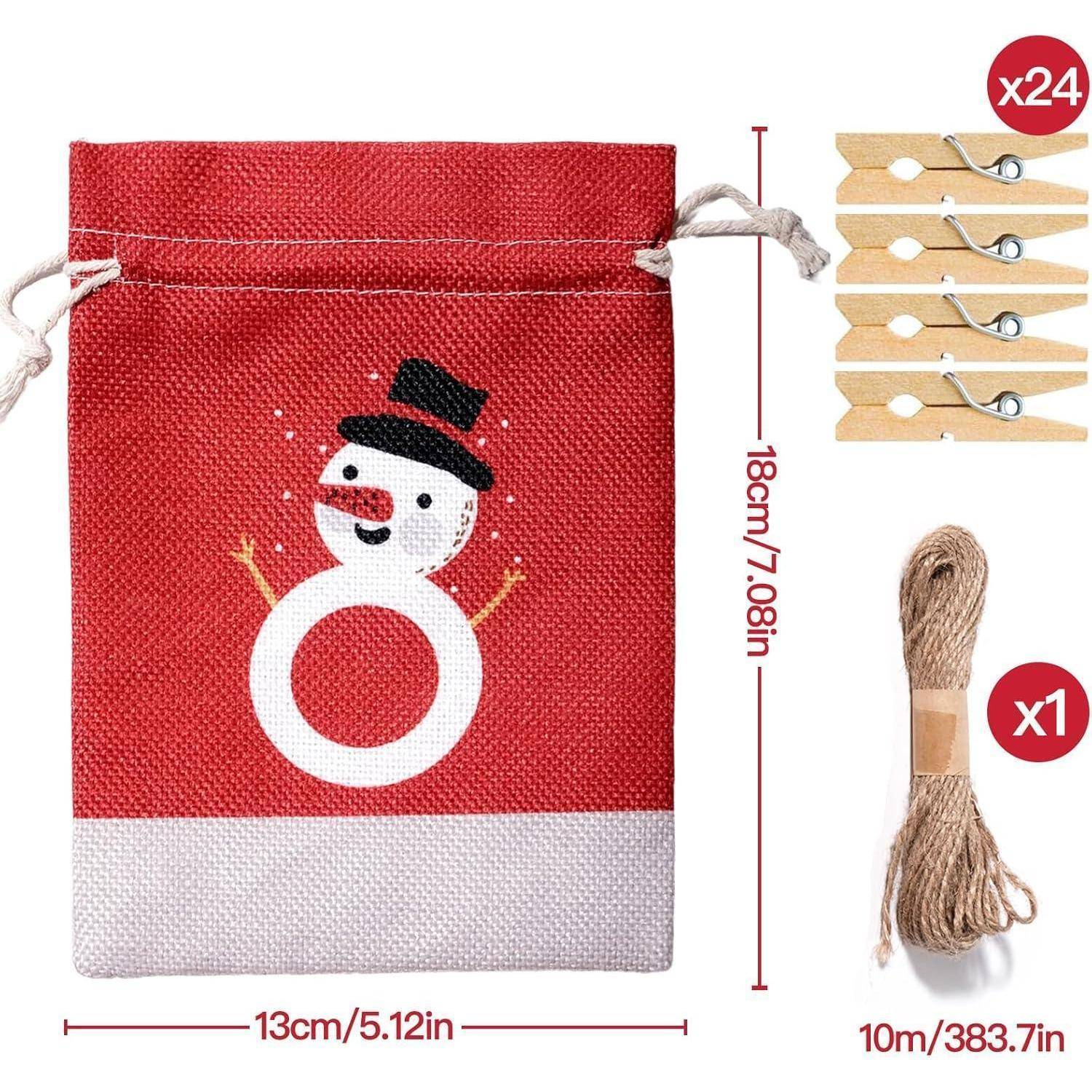 Ein roter Zugbeutel mit Schneemann-Design, 13 cm x 18 cm groß. Enthält 24 Holzwäscheklammern und eine 10 m lange Kordel.
