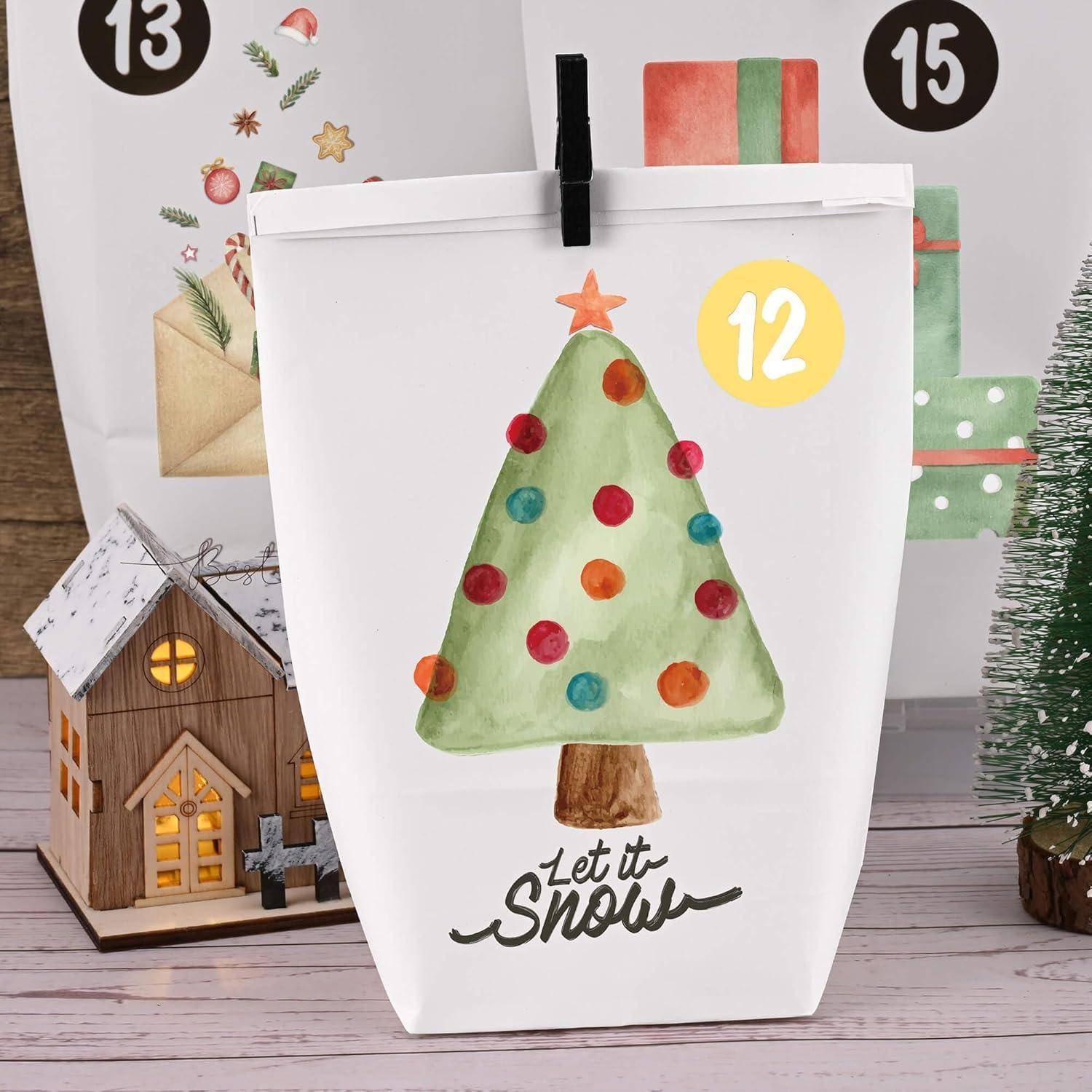 Papiertüte mit einer Weihnachtsbaumillustration, mit der Zahl 