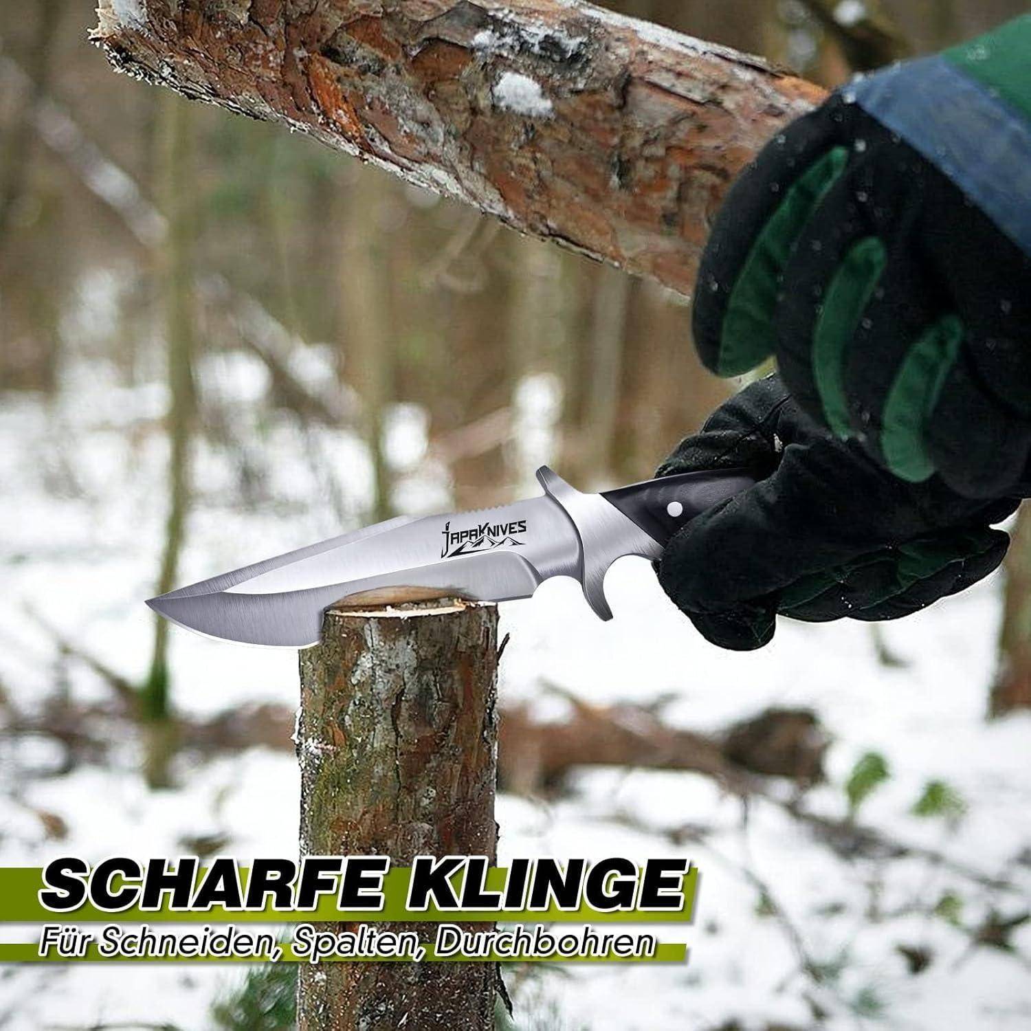 Eine Hand in einem grünen Handschuh schneidet mit einem Messer einen Baumast in einem verschneiten Wald. Text liest sich 