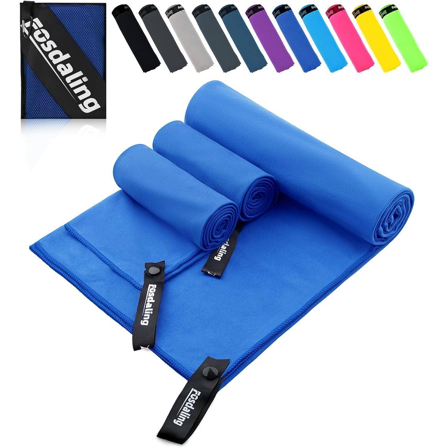 Kühlhandtücher in drei Größen, aufgerollt und ausgerollt, in blau dargestellt. In zehn Farben erhältlich, mit schwarzer Tragetasche im Lieferumfang enthalten.