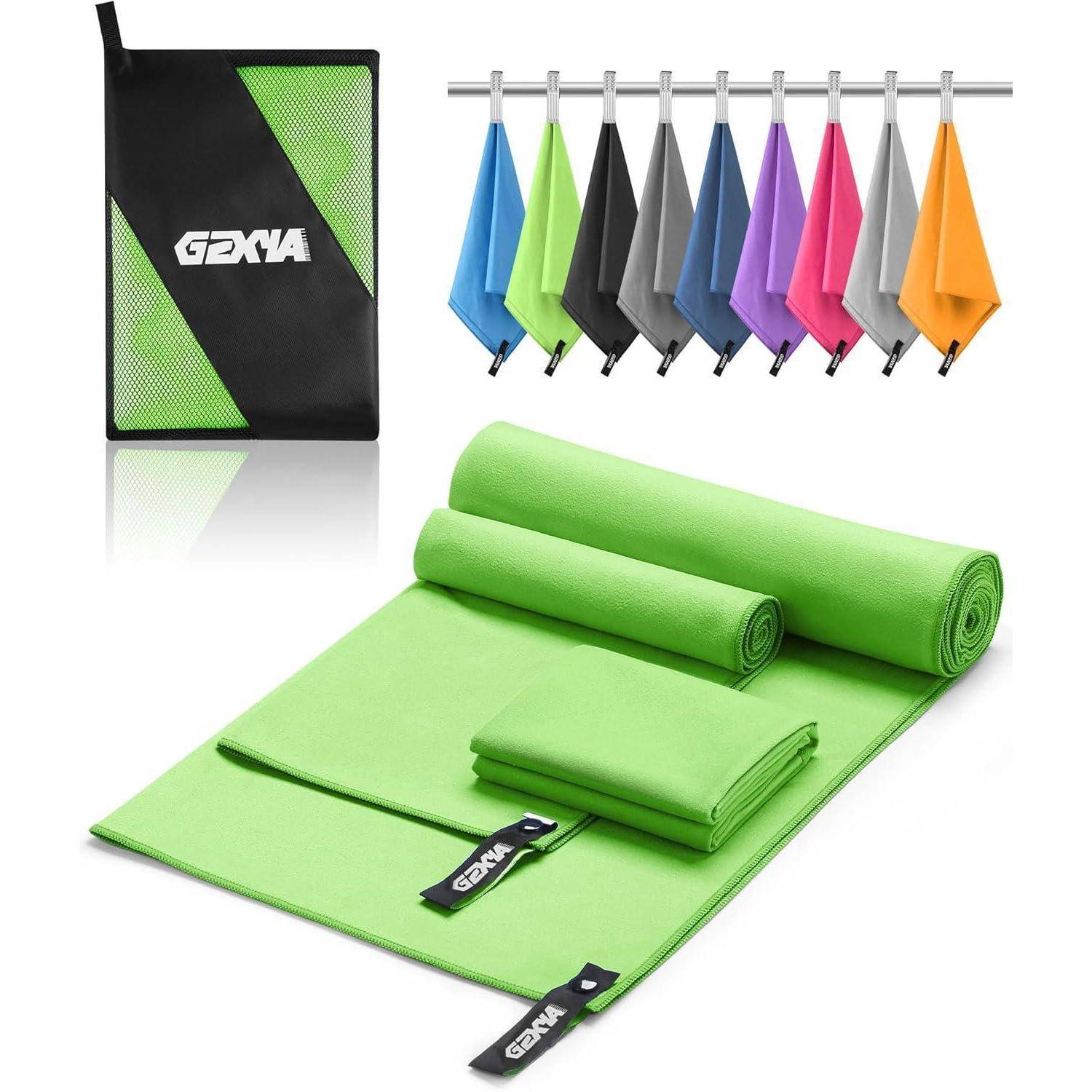 Yoga-Handtuch-Set in verschiedenen Farben, einschließlich eines grünen Handtuchs, das entrollt dargestellt wird. Inklusive Tragetasche.
