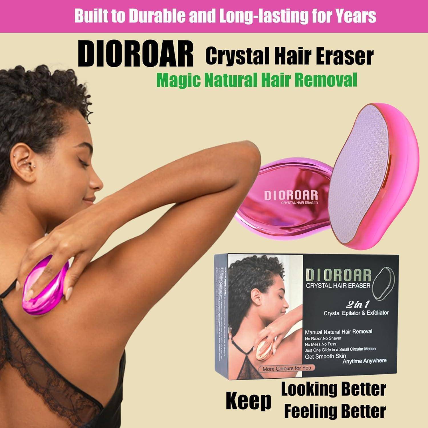Frau, die einen pinken 'Diorar Crystal Hair Eraser' an ihrem Arm verwendet. Die Verpackung besagt, dass es sich um ein manuelles natürliches Haarentfernungswerkzeug handelt.