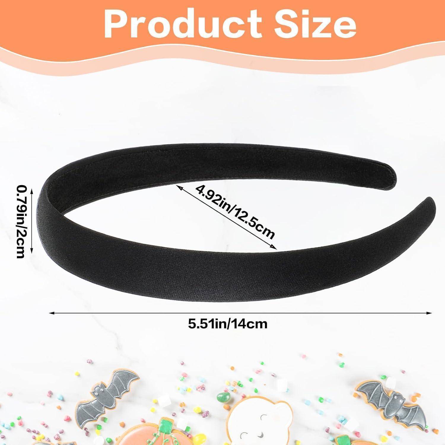 Ein schwarzes Haarband wird gezeigt mit den Maßen: 5,5 Zoll/14 cm breit, 4,9 Zoll/12,5 cm innere Länge und 0,7 Zoll/2 cm dick. Dekorativer Hintergrund.