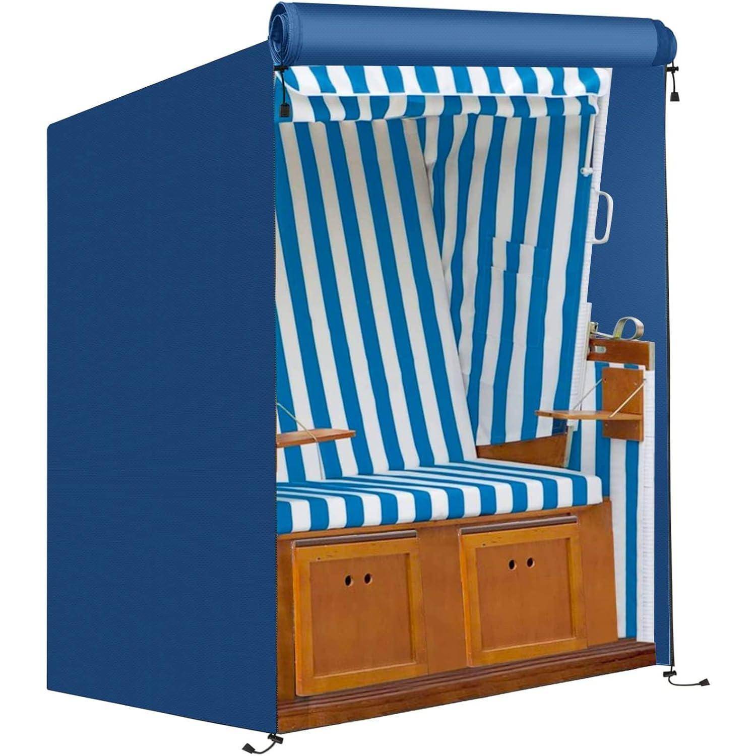 Ein blau-weiß gestreifter Strandkorb mit Holmarmlehnen und einem Stauraum darunter, eingehüllt in einen blauen Baldachin.