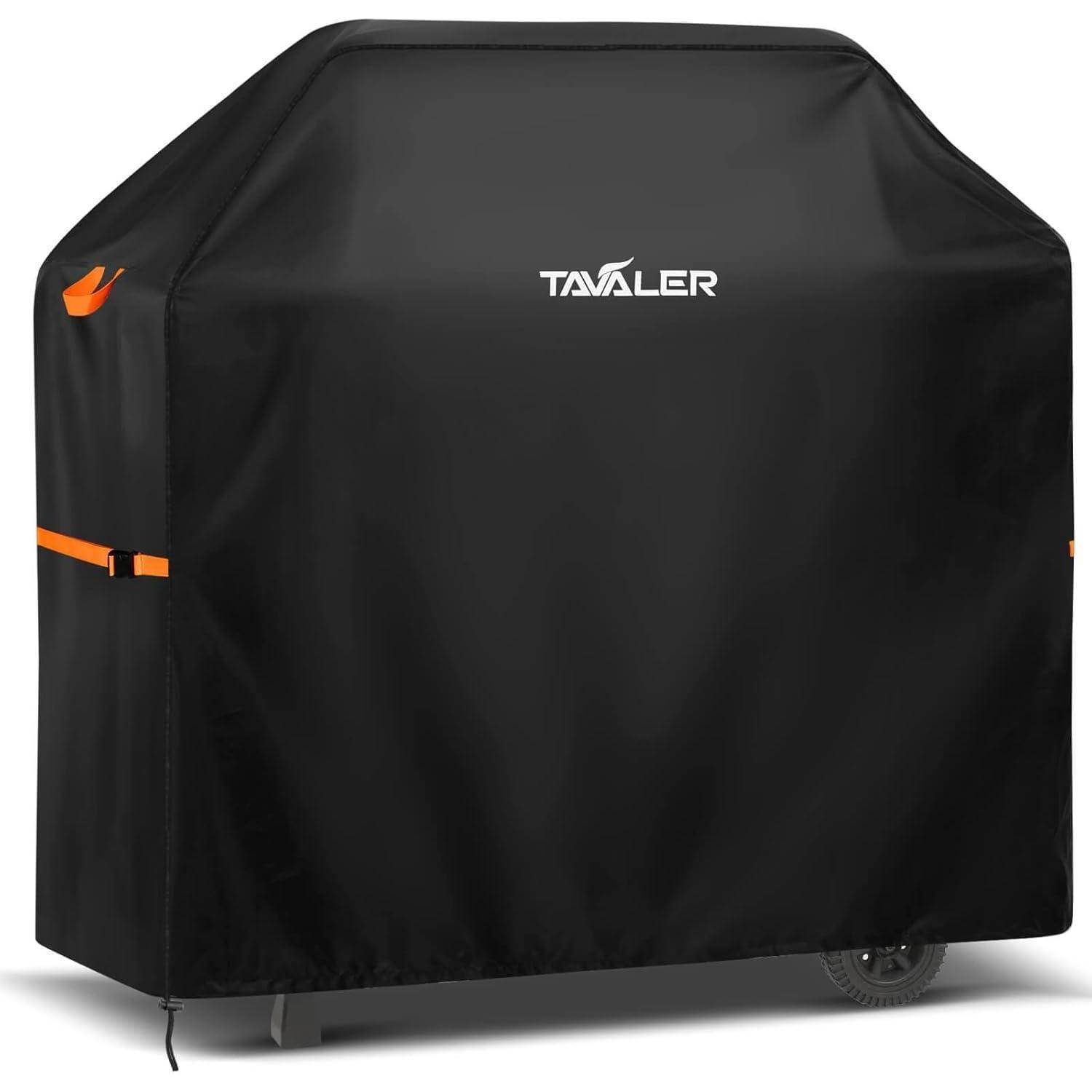 Eine schwarze Grillabdeckung mit dem Aufdruck 'TAVALER', die entwickelt wurde, um einen großen Outdoor-Grill zu bedecken. Sie verfügt über orange Akzente.