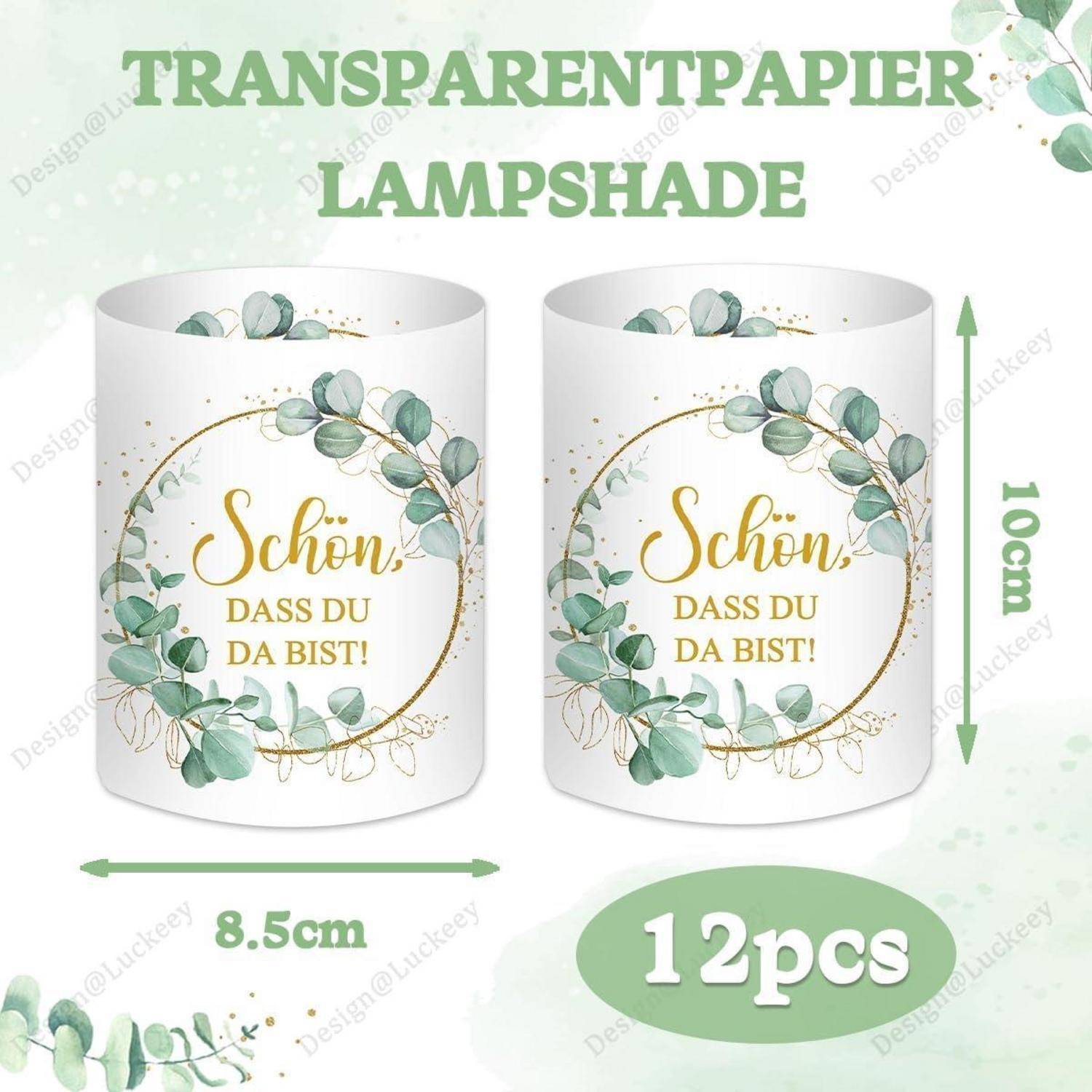 Zwei weiße zylindrische Lampenschirme, verziert mit grünen Eukalyptus-Designs und dem deutschen Text 'Schön, dass du da bist!'. Maße: 10 cm hoch, 8,5 cm breit. Packung enthält 12 Stück.