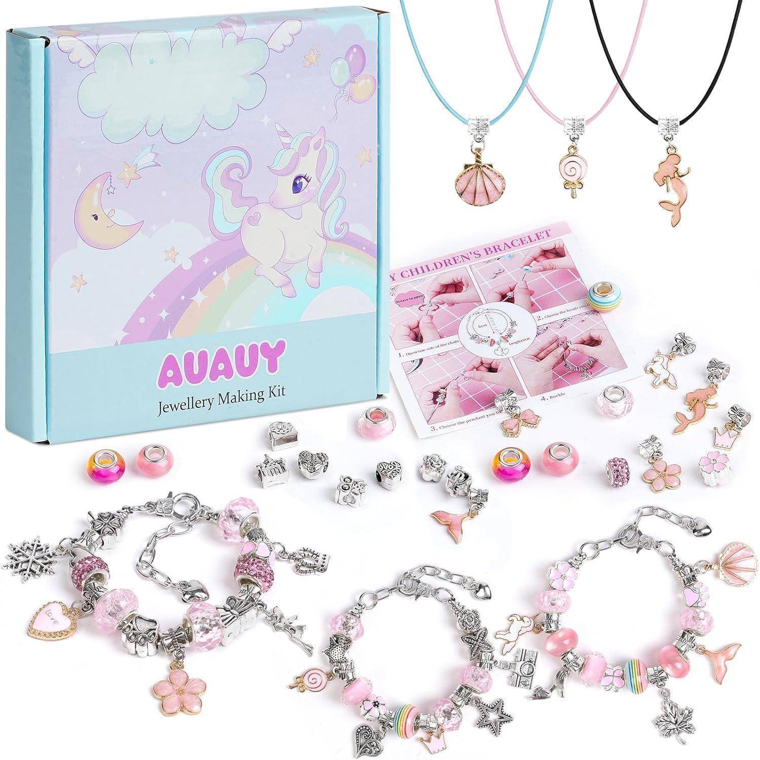 Schmuckherstellungs-Set mit Anhängern, Perlen und Armbändern. Enthält Anleitungsbuch und drei Halsketten mit thematischen Anhängern.