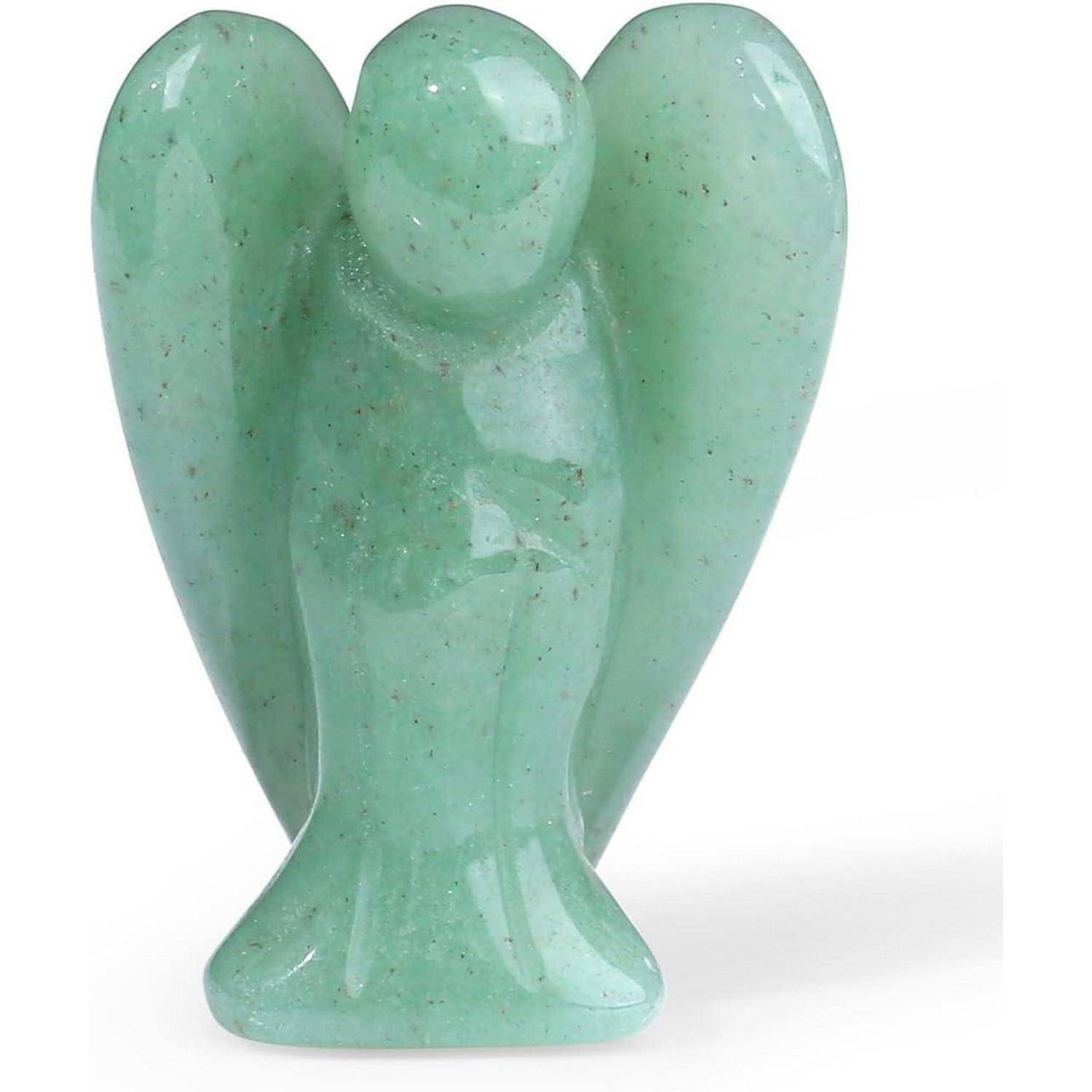 Eine kleine, grüne Engelfigur aus Stein, mit Flügeln und feiner Marmorierung.