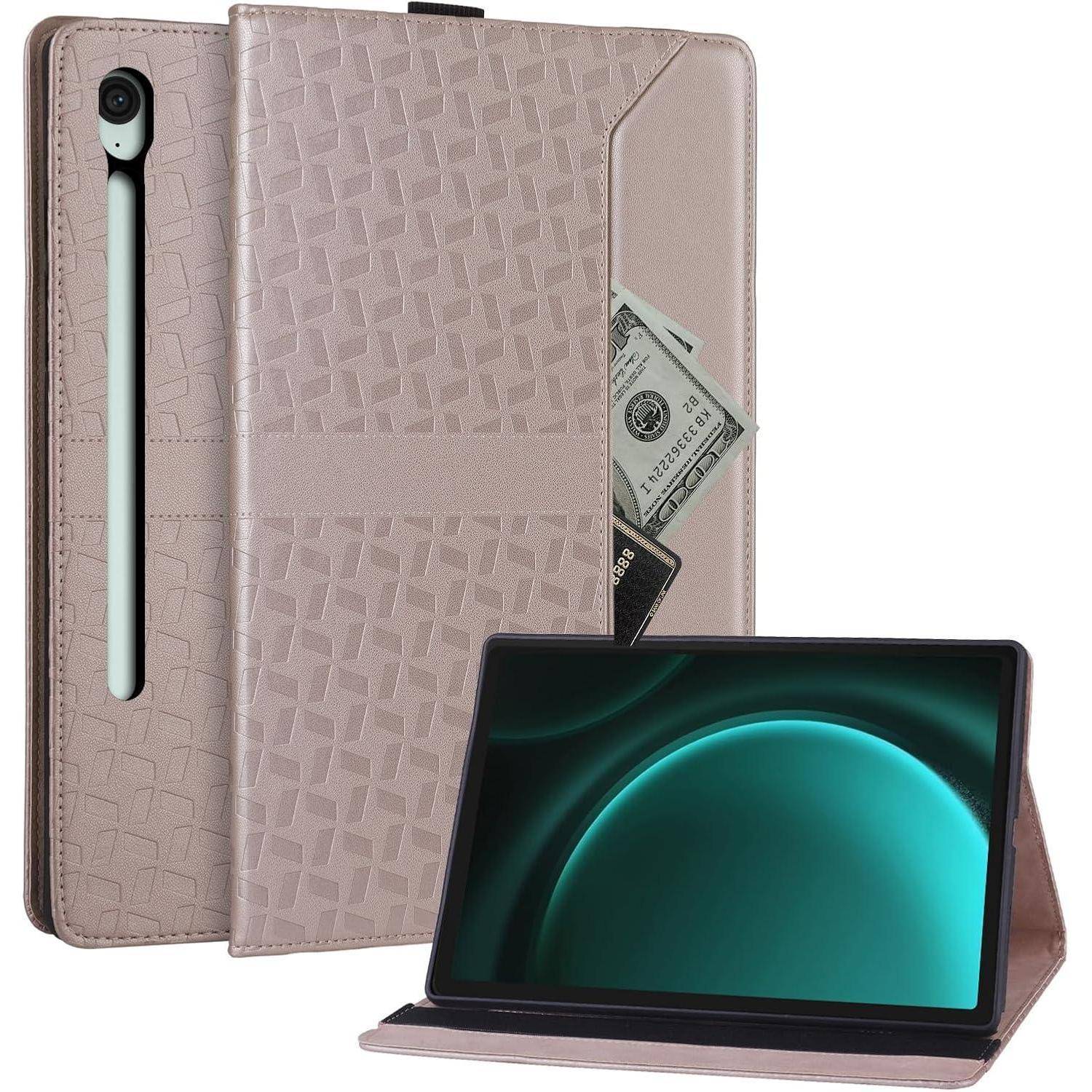 Tablet-Hülle mit geometrischem Muster, die einen Halter für einen Stylus und eine Tasche mit sichtbarer Währung enthält, gezeigt mit einem Tablet im Inneren.