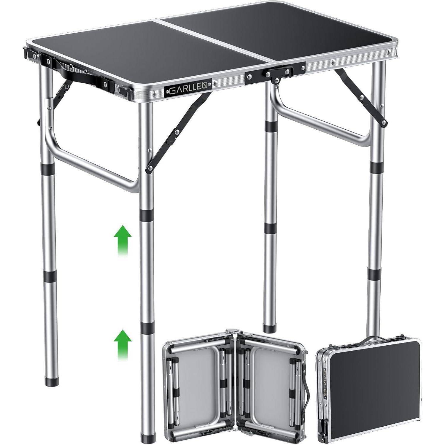 Tragbarer Aluminium-Campingtisch mit verstellbaren Beinen; klappbar in eine kompakte Reisetasche für einfachen Transport und bequeme Lagerung.