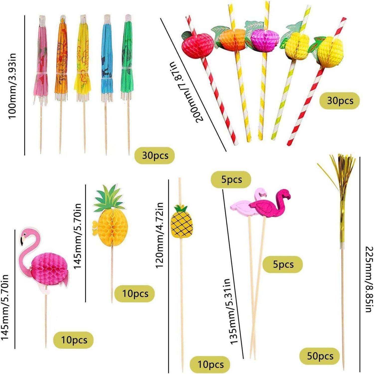 Bunte Cocktailspieße mit verschiedenen Früchten und dekorativen Designs, einschließlich Palmen, Flamingos und Quasten. Menge variabel.